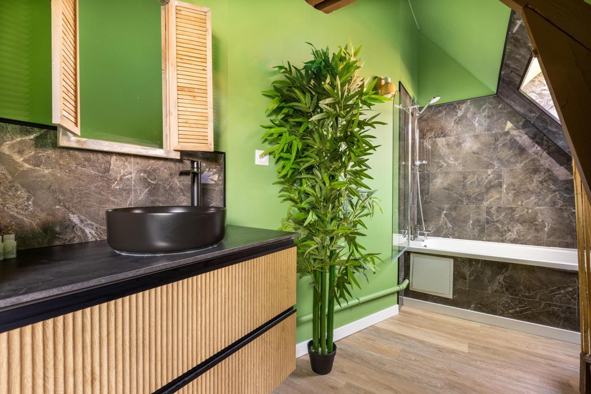 La Kabane , Appartement Proche Centre Et Plage Avec Experience Decoration Jungle Unique 勒波泰勒 外观 照片